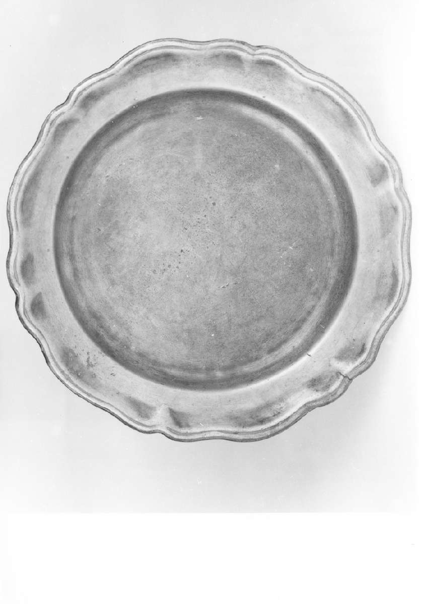 piatto, serie - manifattura modenese-reggiana (sec. XVIII)