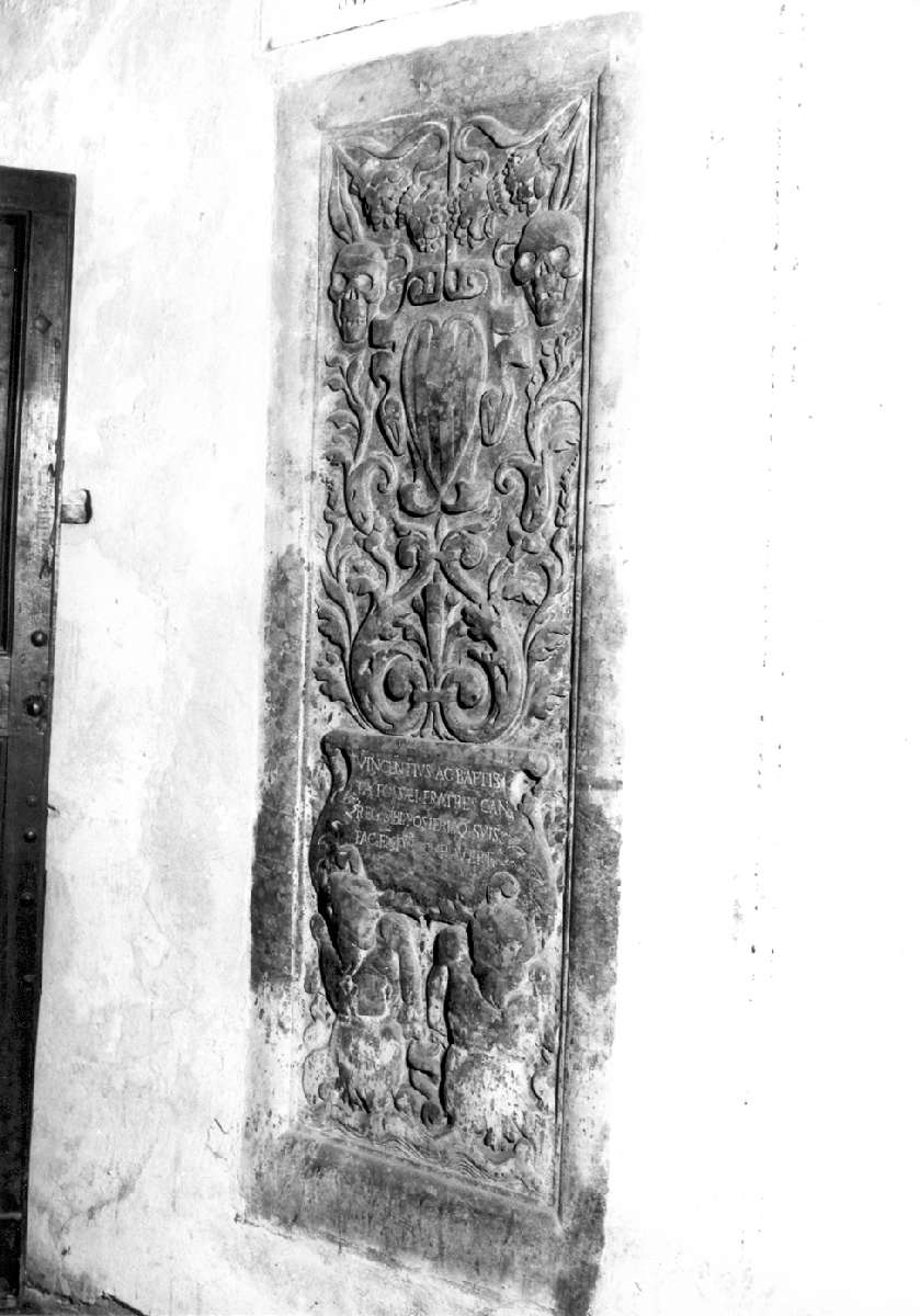 lapide tombale - manifattura reggiana (sec. XVII)