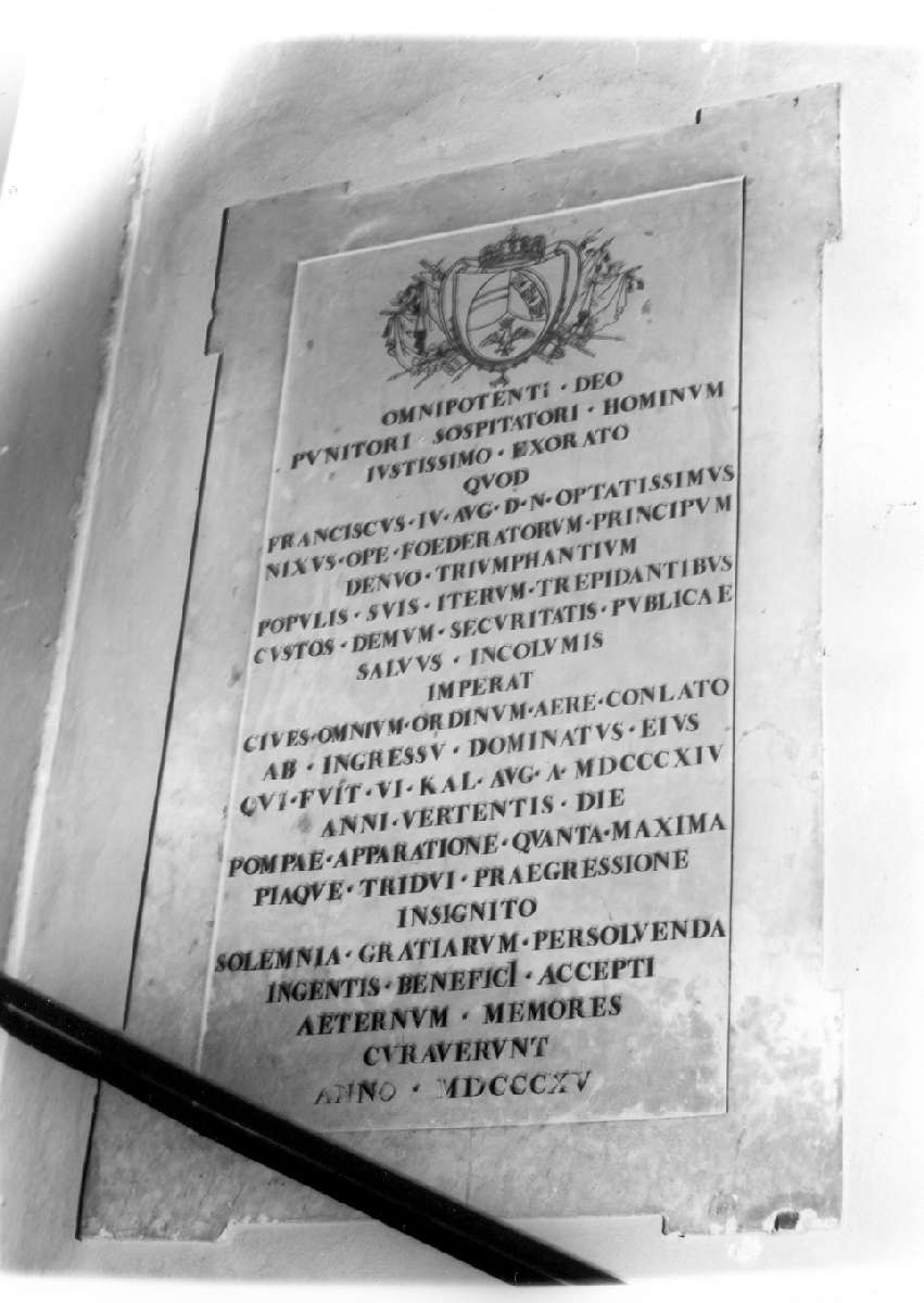 lapide commemorativa - manifattura reggiana (primo quarto sec. XIX)