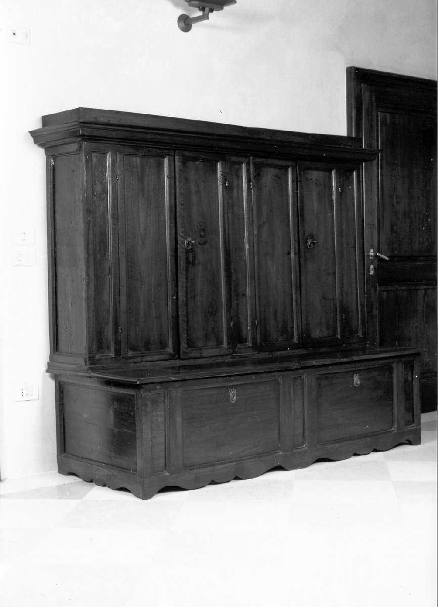 mobile da sacrestia con alzata, serie - ambito reggiano (sec. XVIII)