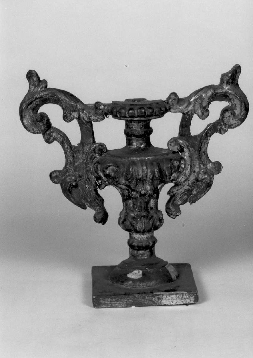 vaso d'altare con composizione floreale, serie - produzione reggiana (sec. XVIII)