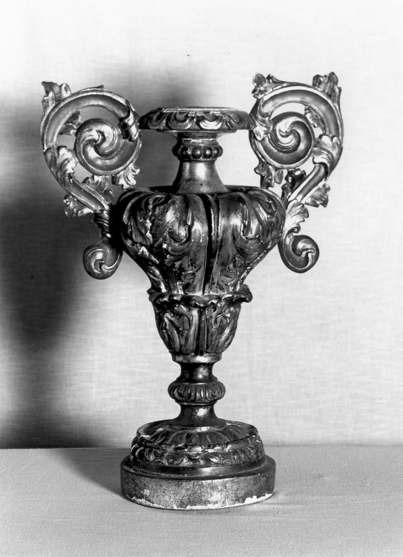 vaso d'altare con composizione floreale, serie - manifattura emiliano-lombarda (seconda metà sec. XVIII)