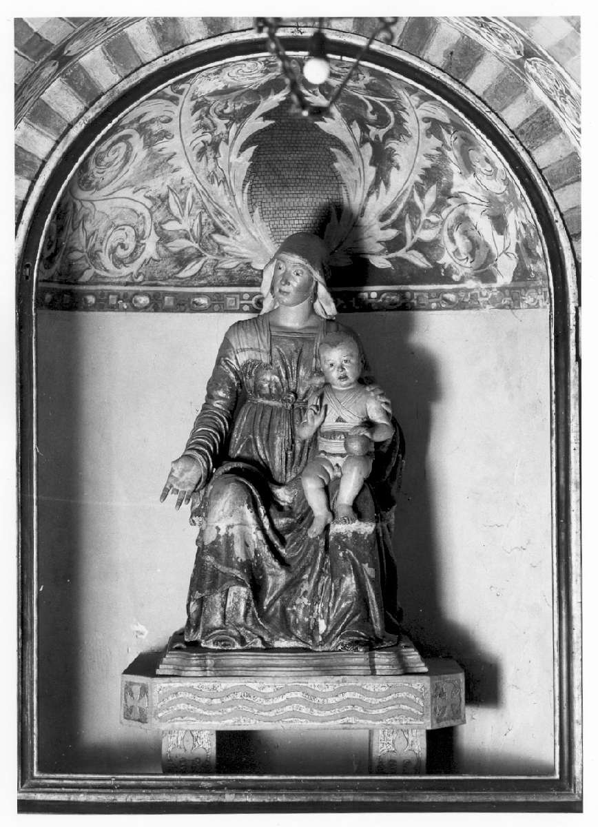 Madonna con Bambino (scultura) di Mazzoni Guido detto Paganino (seconda metà sec. XV)