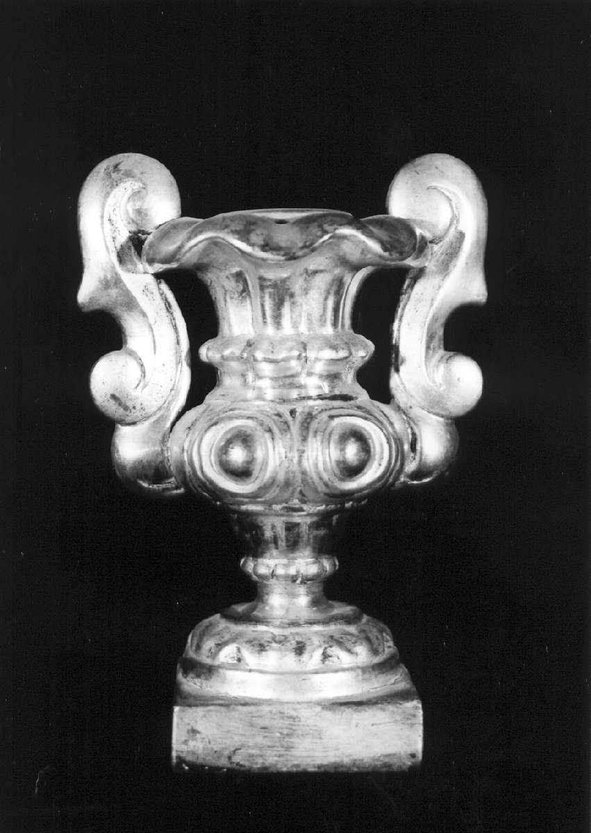 vaso d'altare con composizione floreale, serie - manifattura modenese (metà sec. XIX)