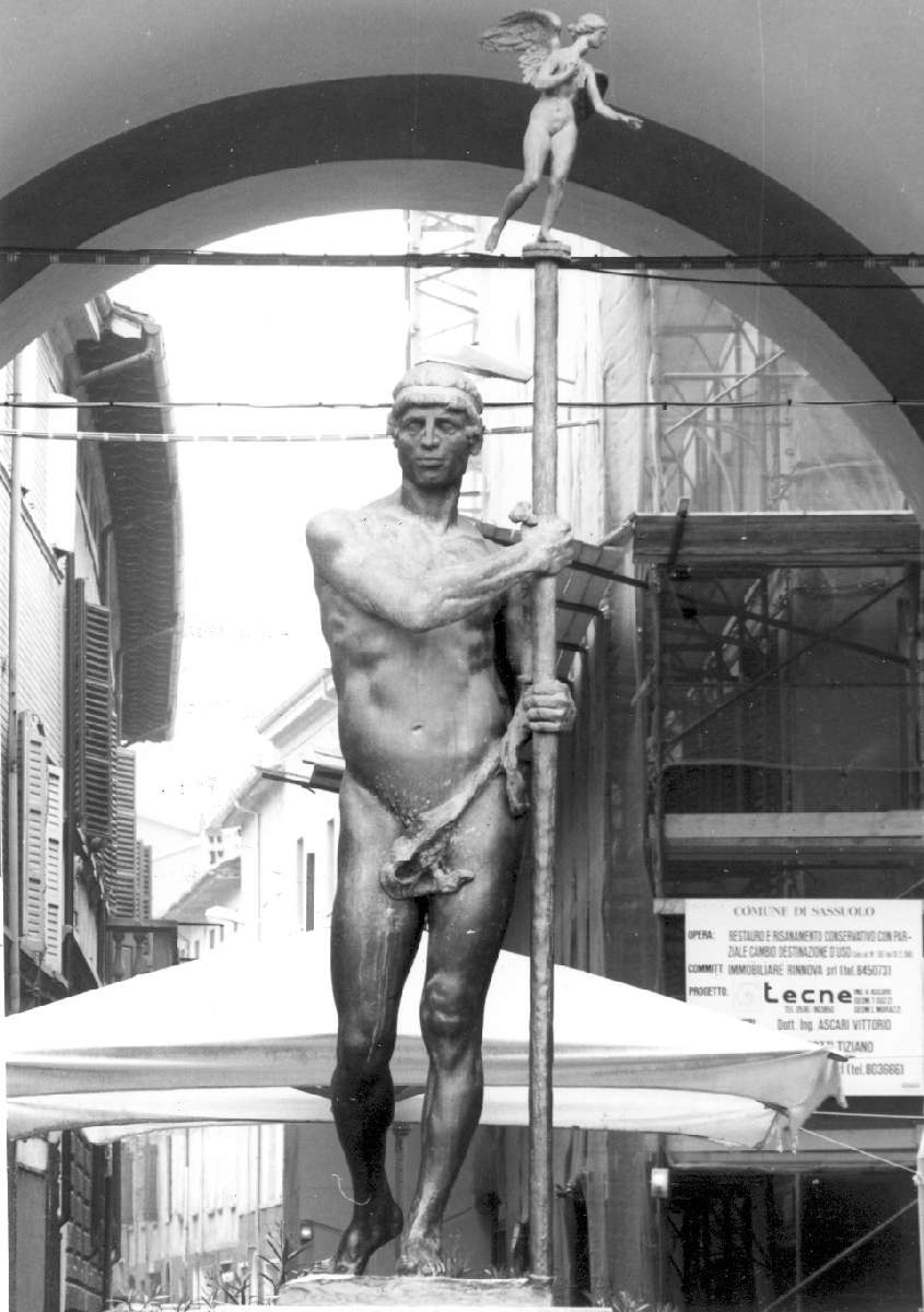 figura maschile e vittoria alata (monumento) di Graziosi Giuseppe (sec. XX)