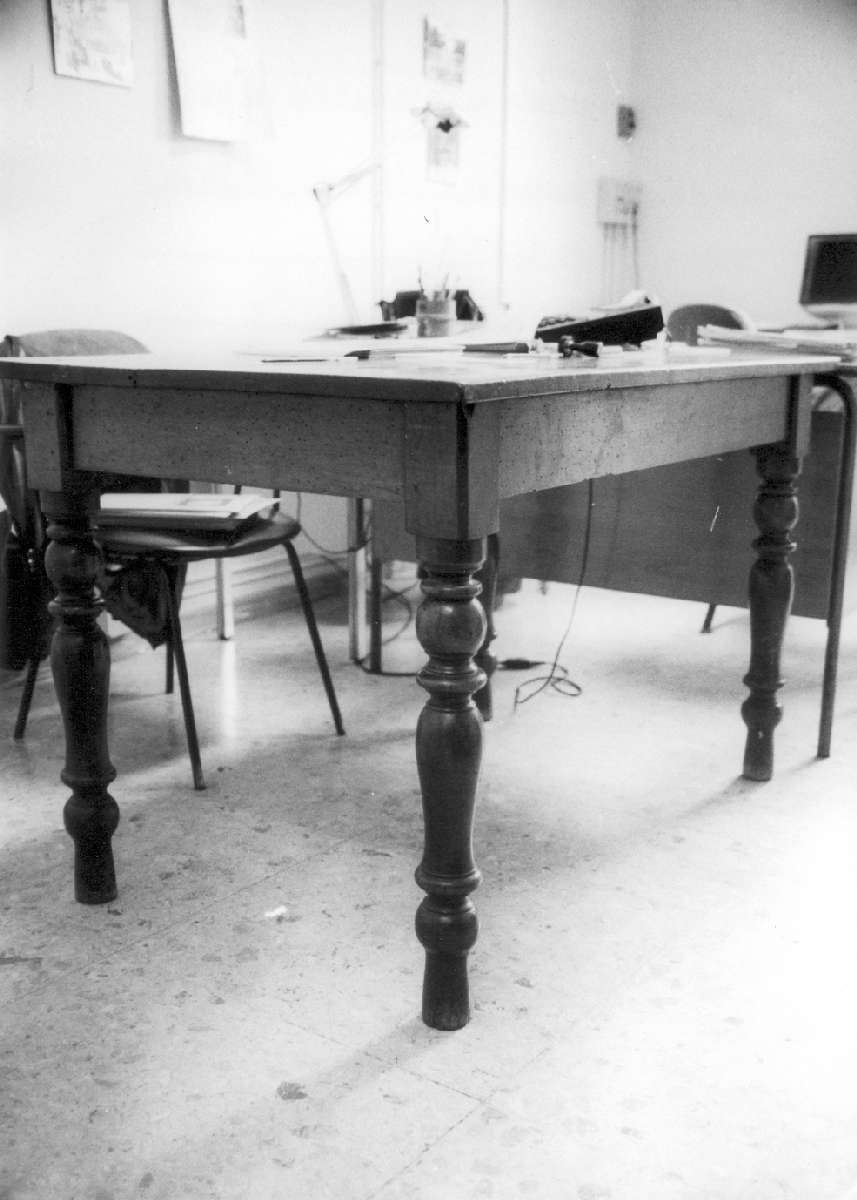 tavolo - manifattura modenese (fine/inizio secc. XIX/ XX)