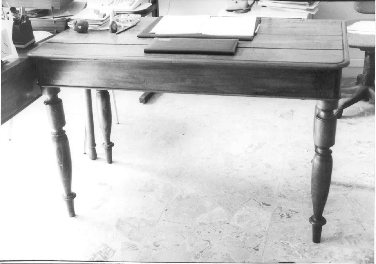 tavolino - manifattura modenese (primo quarto sec. XX)