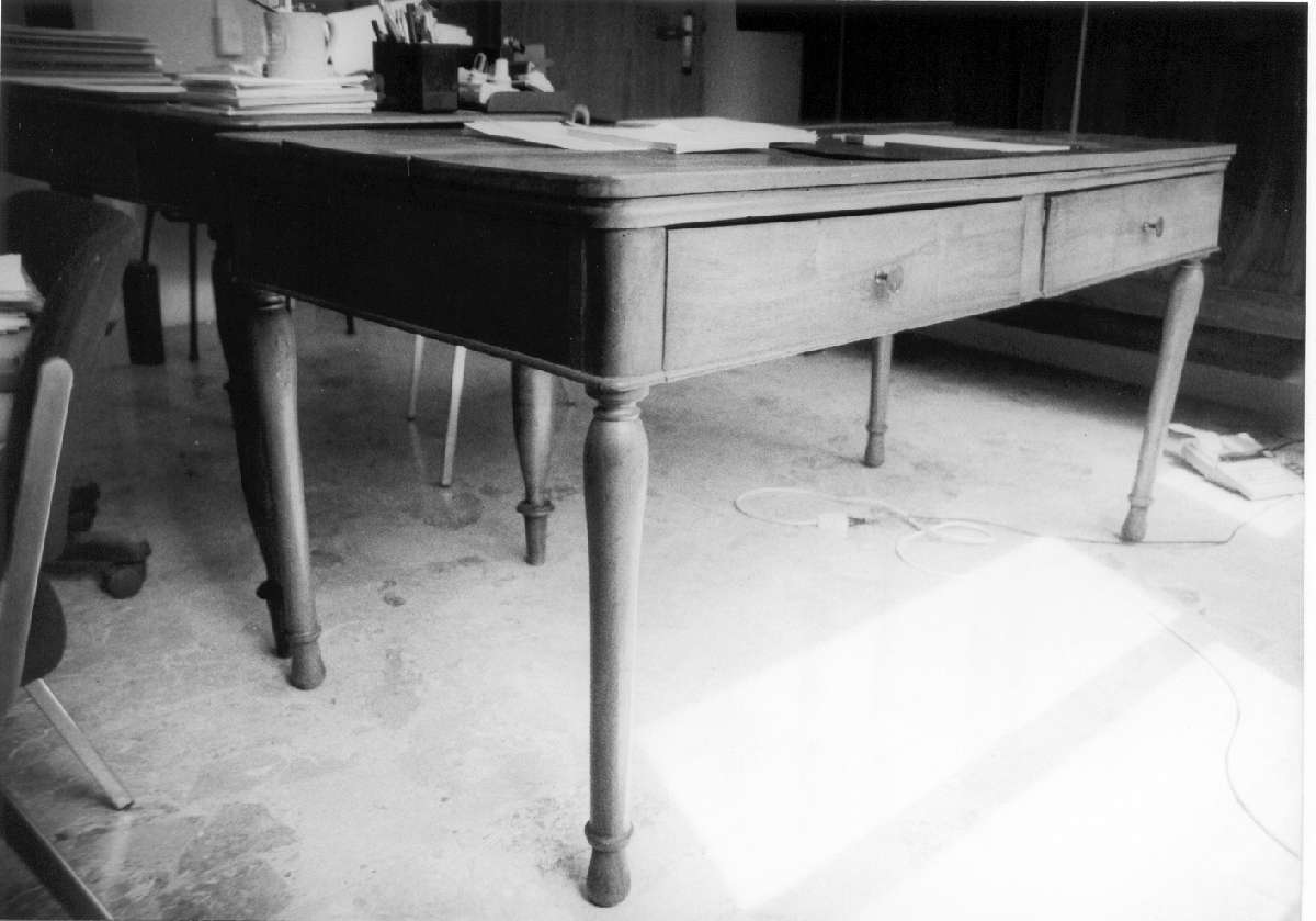 tavolo - manifattura modenese (fine/inizio secc. XIX/ XX)