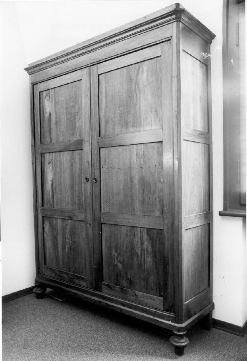 armadio - manifattura emiliana (inizio sec. XX)
