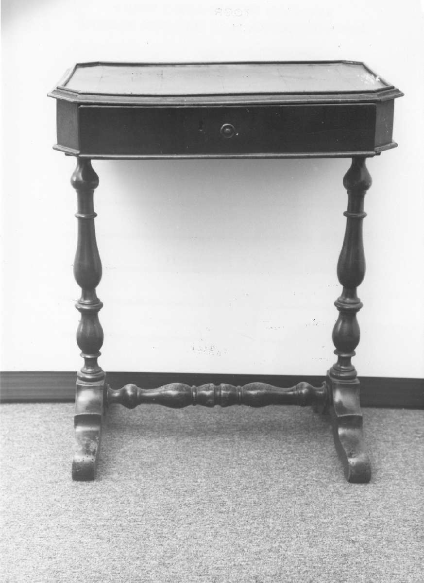 tavolino - manifattura emiliana (seconda metà sec. XIX)