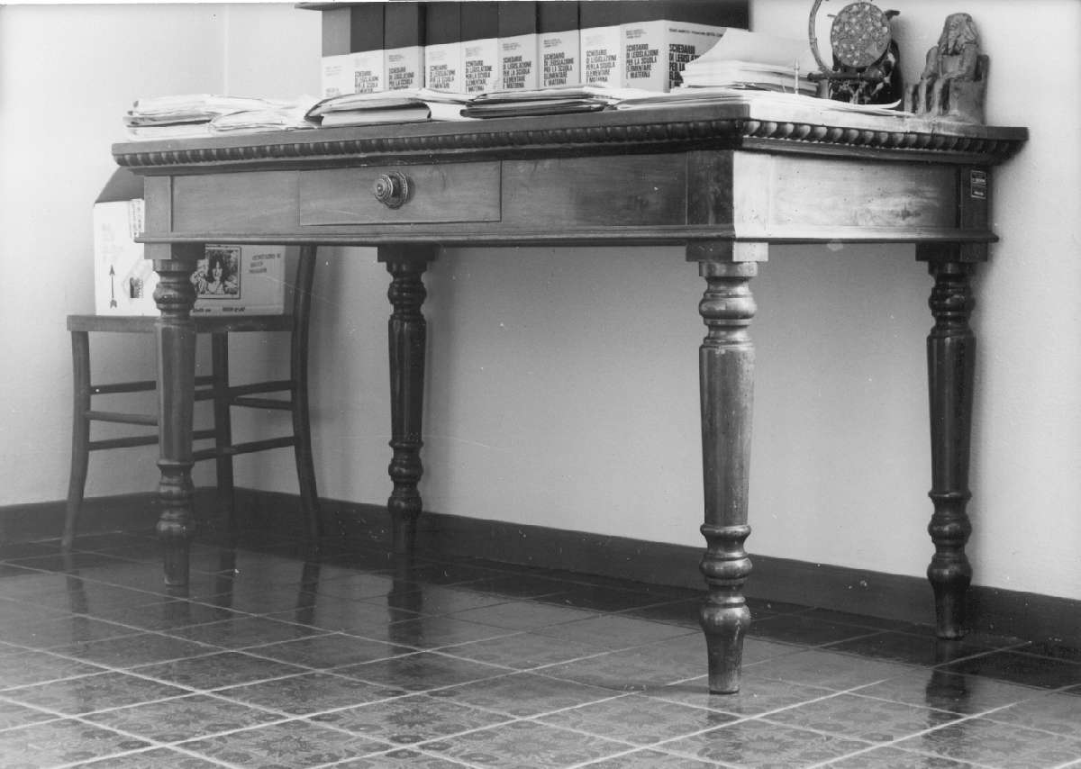 tavolo - manifattura emiliana (sec. XX)