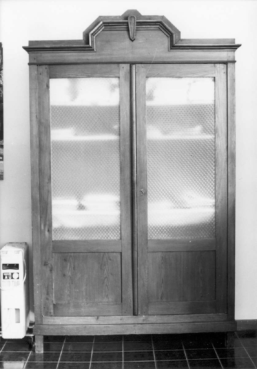 armadio - manifattura emiliana (inizio sec. XX)