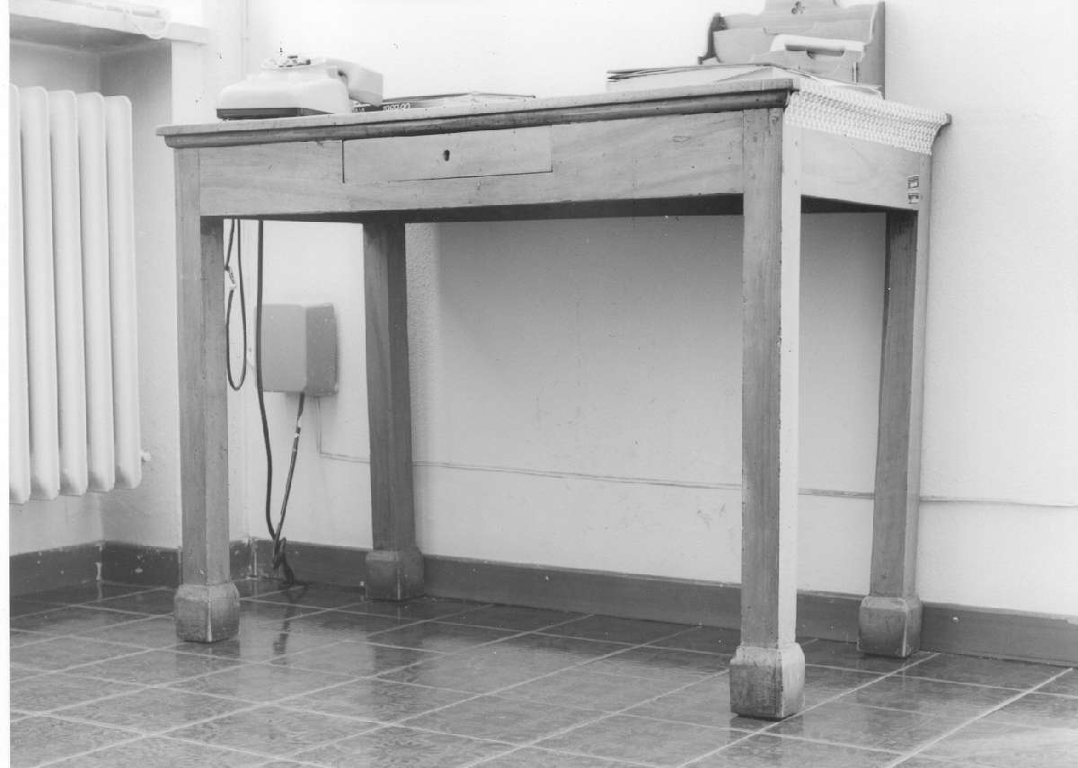 tavolino - manifattura modenese (inizio sec. XX)