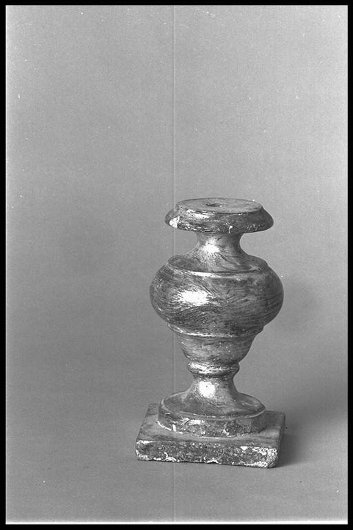 vaso d'altare con composizione floreale, serie - manifattura emiliana (fine sec. XIX)