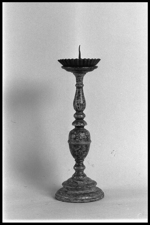 candeliere - manifattura modenese-reggiana (secc. XVI/ XVII)