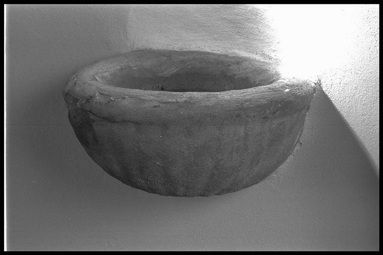 acquasantiera da parete - produzione emiliana (inizio sec. XVIII)