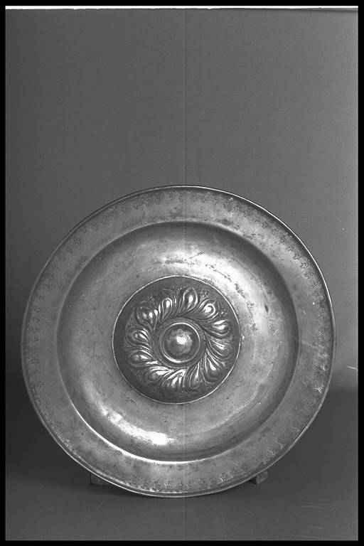 piatto per elemosine - produzione tedesca (sec. XVI)