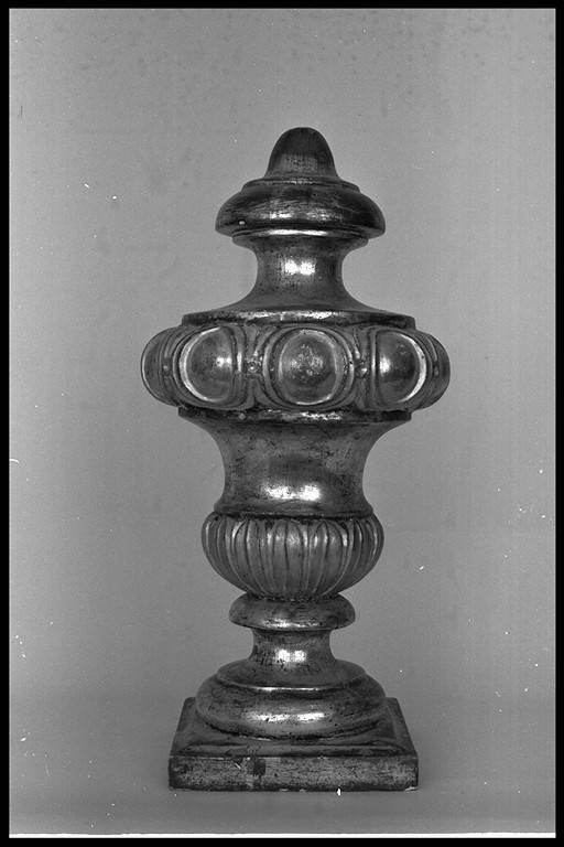 vaso d'altare con composizione floreale, serie - manifattura emiliana (metà sec. XIX)