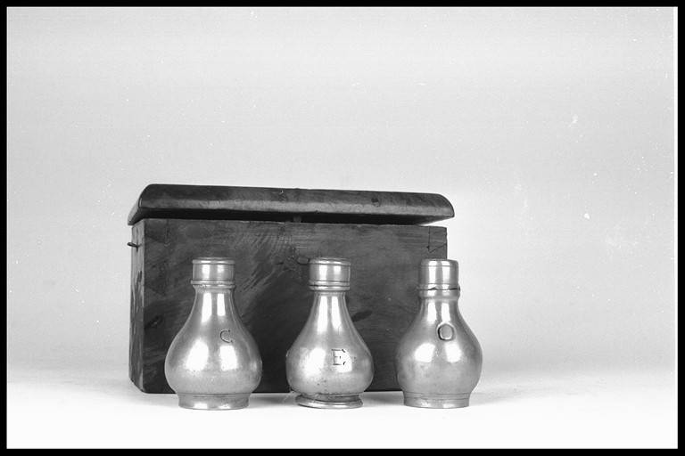 servizio di ampolline, insieme - manifattura emiliana (metà sec. XVIII)