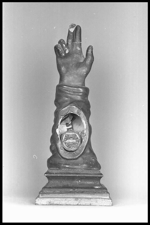 reliquiario antropomorfo - a braccio, serie - manifattura emiliana (fine/inizio secc. XVII/ XVIII)