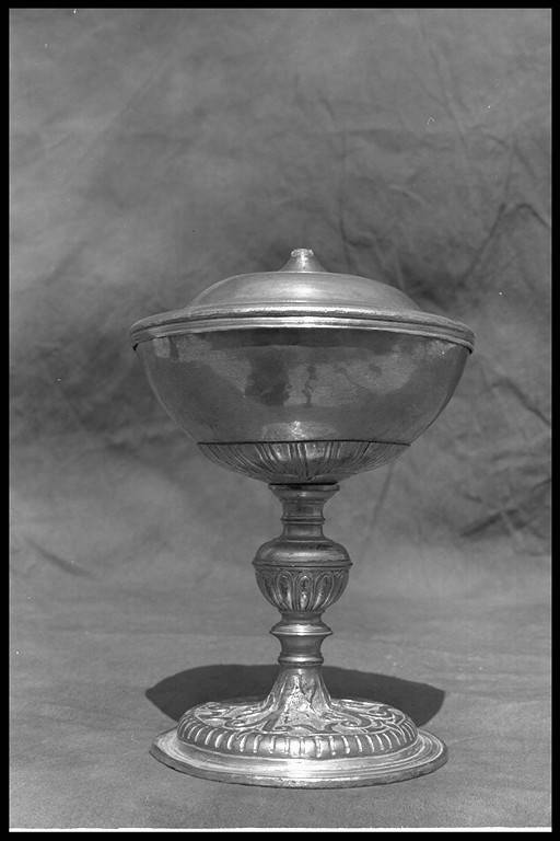 pisside - manifattura emiliana (prima metà sec. XVII)