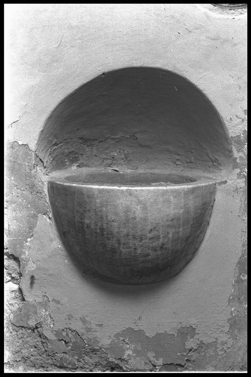 acquasantiera da parete - manifattura reggiana (sec. XVIII)