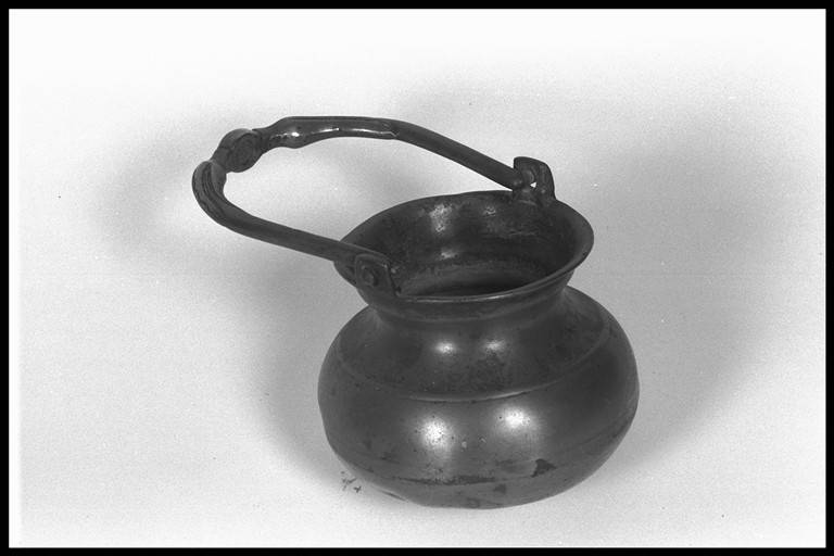 secchiello per l'acqua benedetta - manifattura emiliana (fine/inizio secc. XVII/ XVIII)