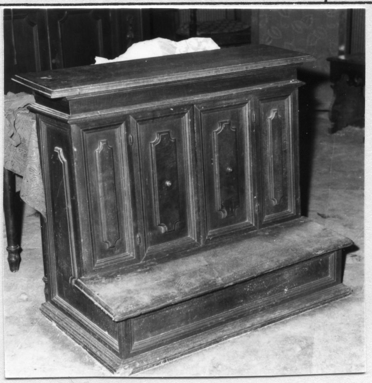 inginocchiatoio - bottega emiliana (seconda metà sec. XVII)