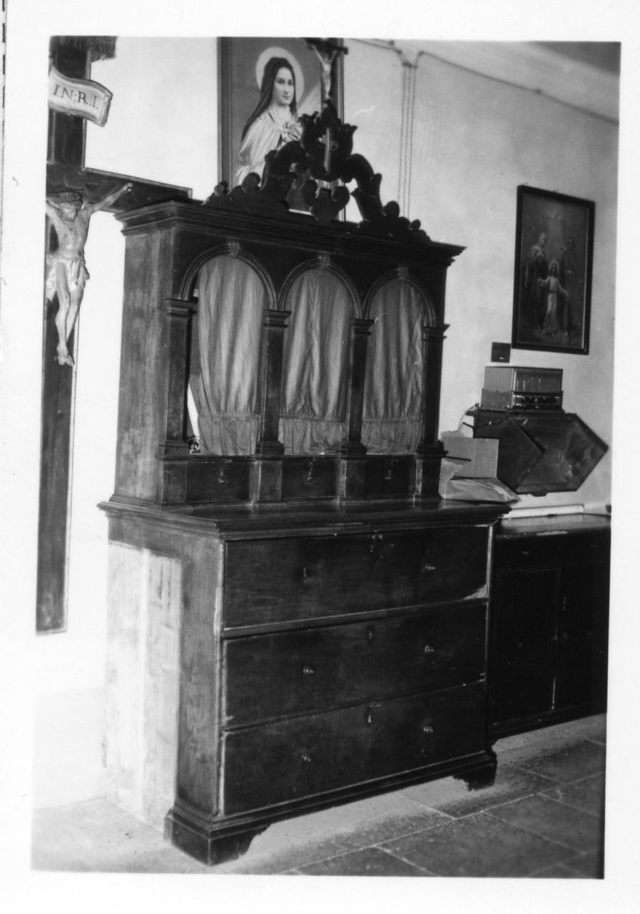 mobile da sacrestia con alzata - bottega modenese (inizio sec. XIX)