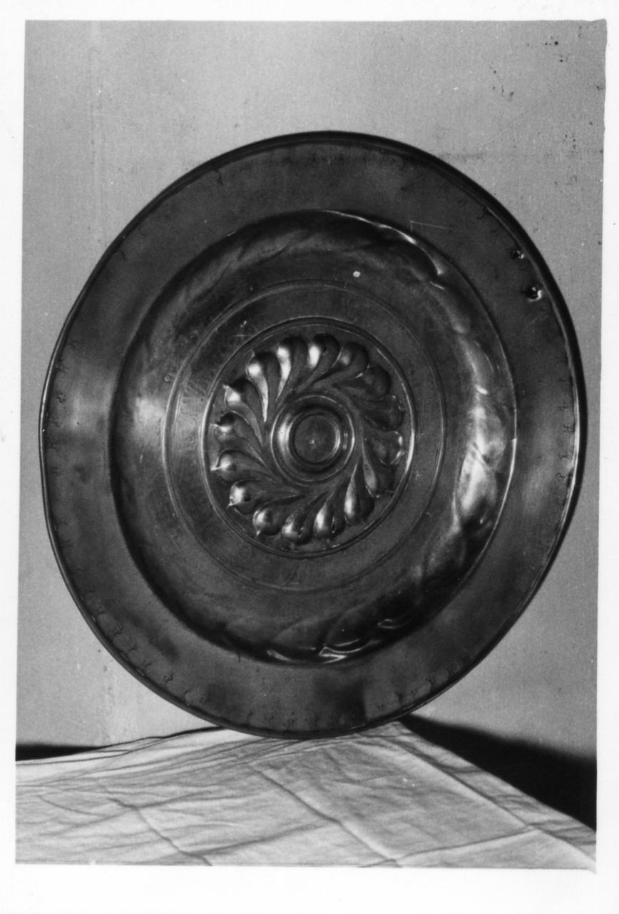 bacile - bottega tedesca (fine sec. XV)