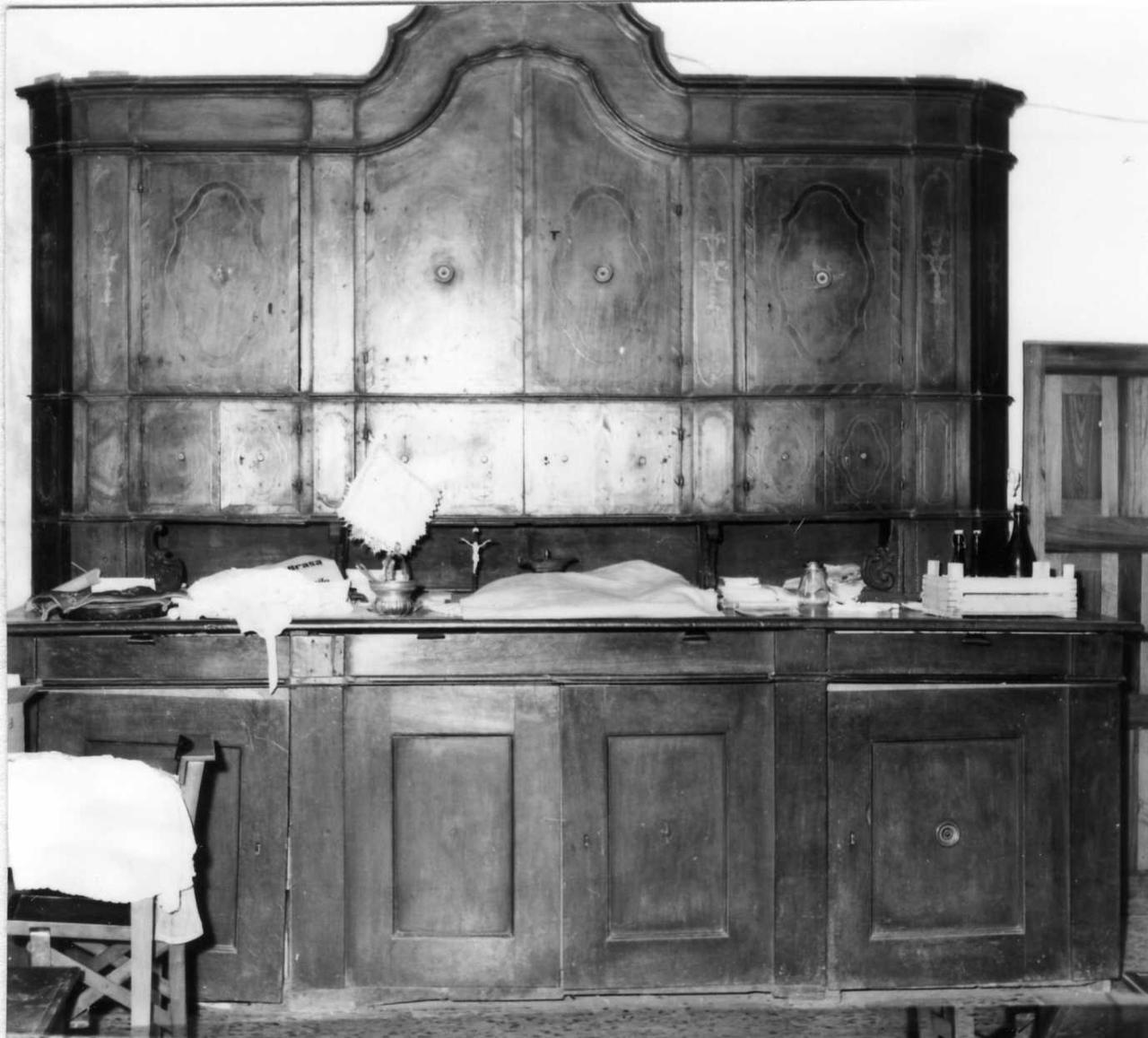 mobile da sacrestia - bottega modenese (seconda metà, metà sec. XVIII, sec. XIX)