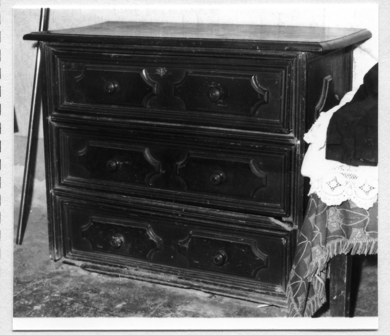 cassettone - bottega modenese (fine sec. XVII)