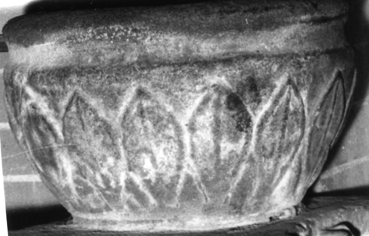 acquasantiera - bottega modenese (inizio sec. XVI)