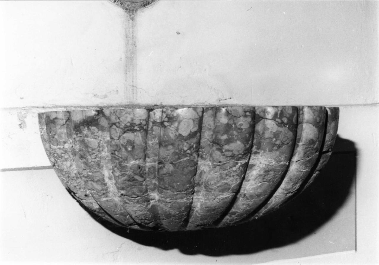 acquasantiera, serie - bottega carpigiana (inizio sec. XVIII)