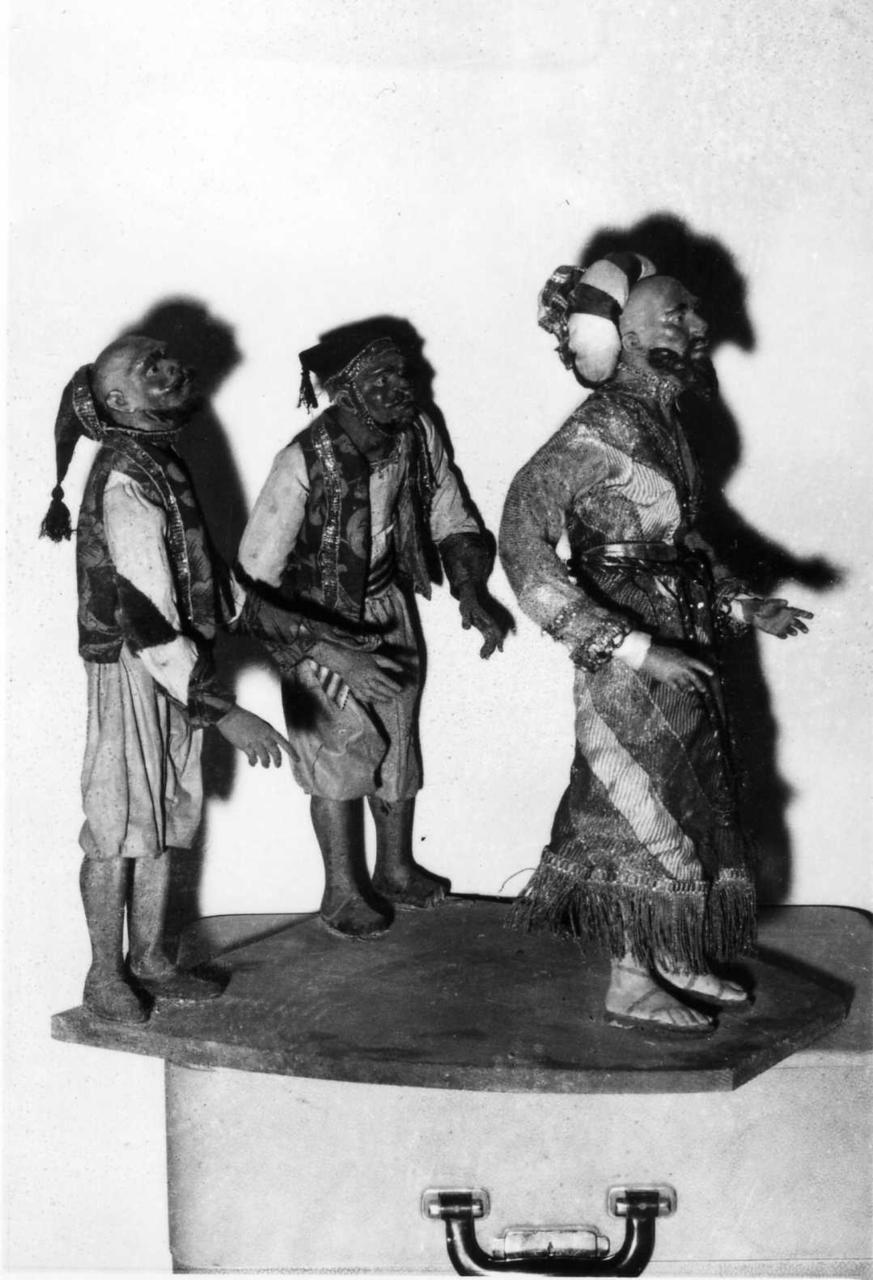 Re mago e due servitori (statua da presepio, serie) - bottega Italia meridionale (seconda metà sec. XVIII)