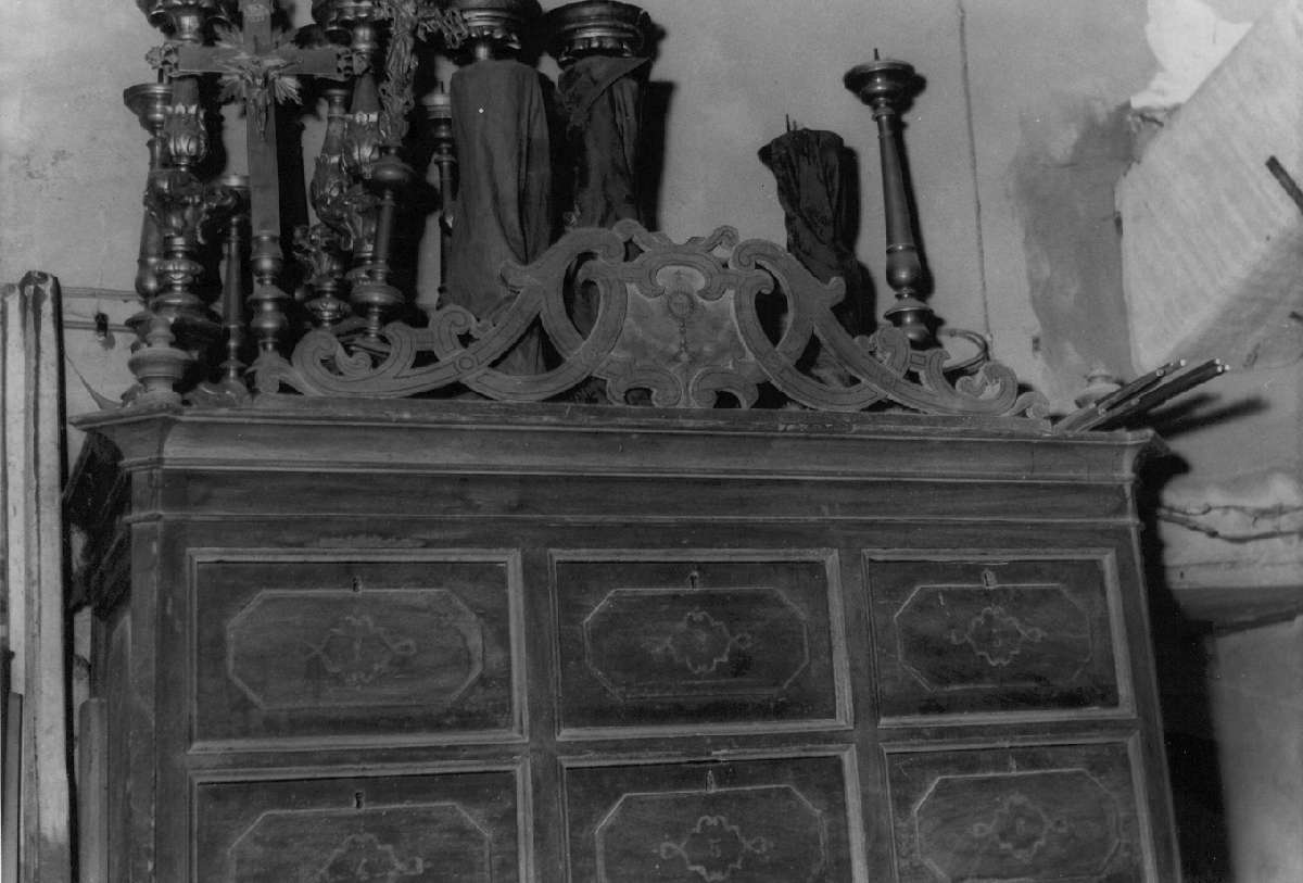 armadio di confraternita - manifattura reggiana (prima metà sec. XIX)