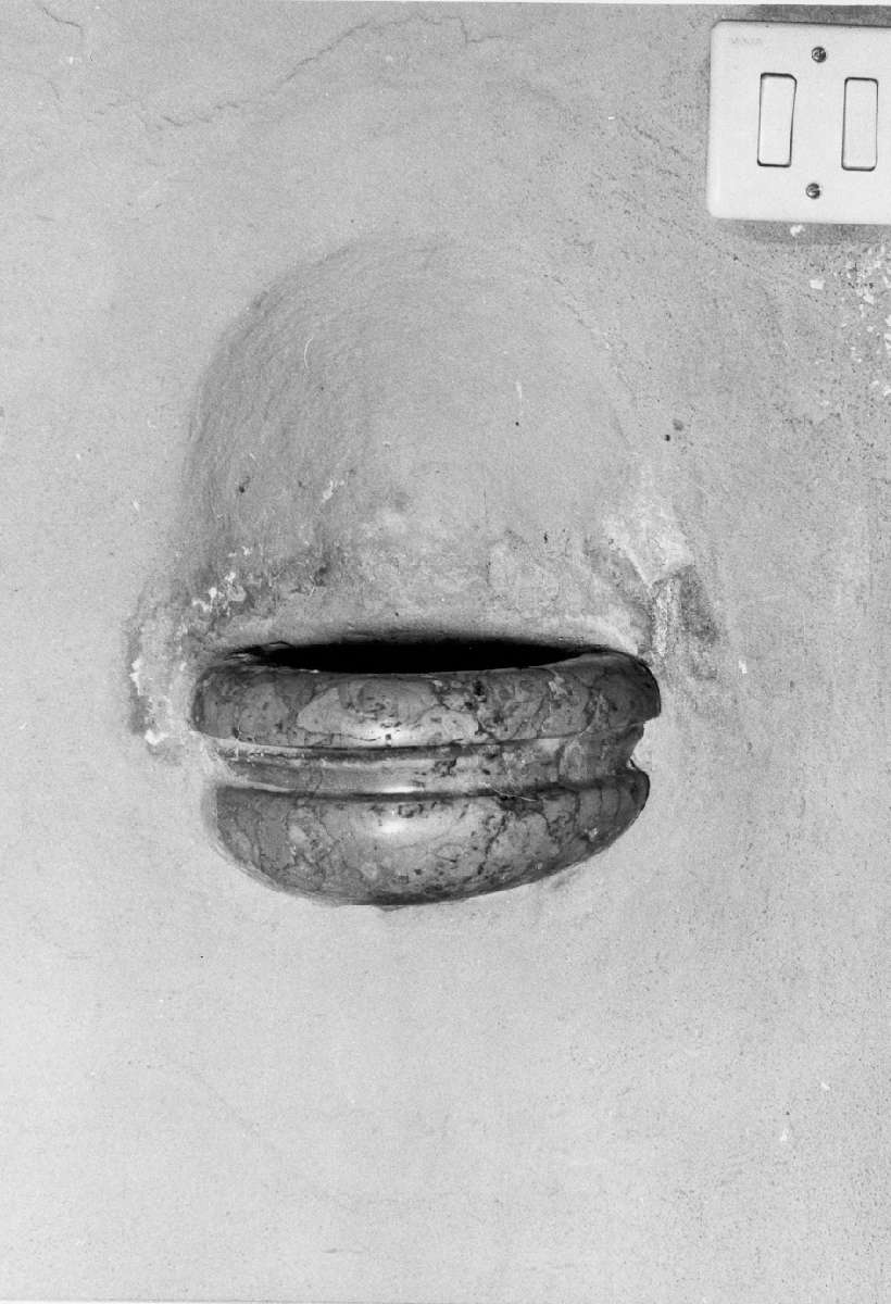 acquasantiera da parete - manifattura emiliana (sec. XVII)