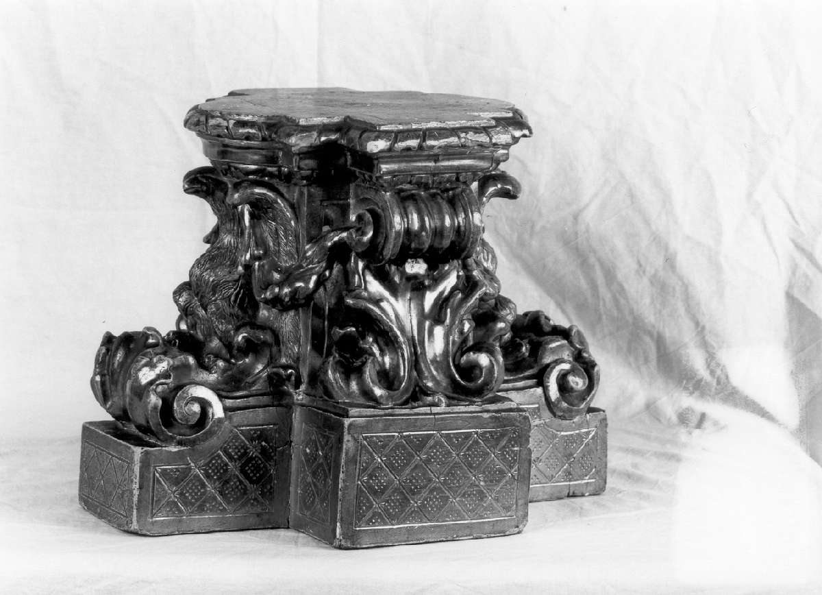 base - manifattura emiliana (seconda metà sec. XVIII)