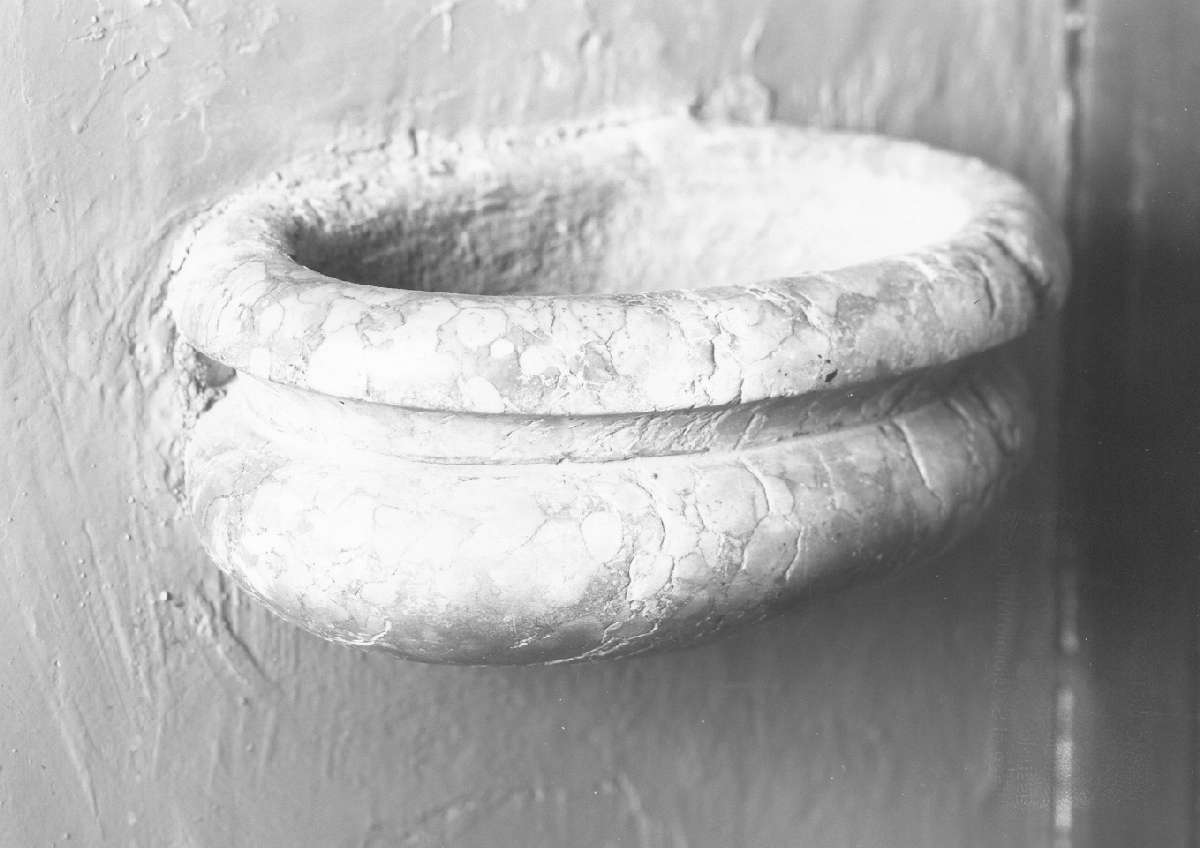 acquasantiera da parete - manifattura emiliana (sec. XIX)