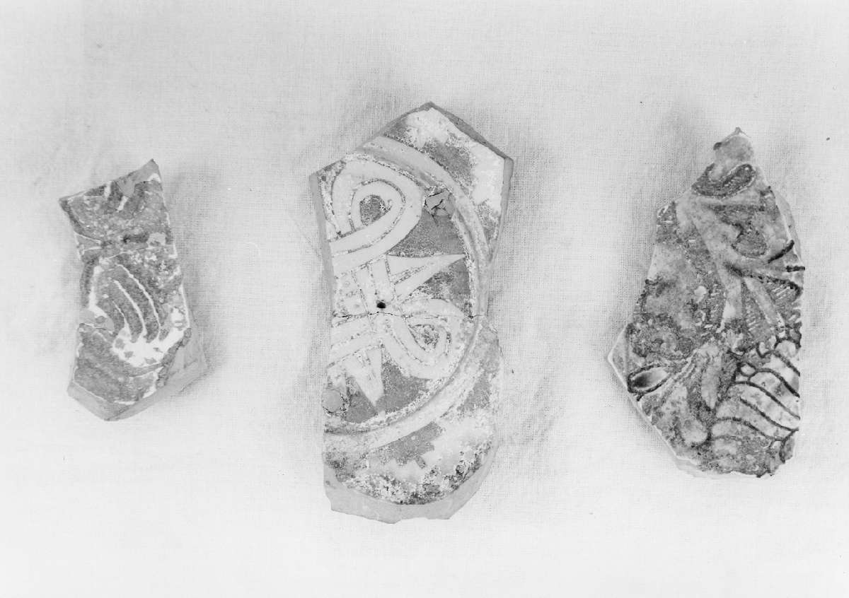 piatto, frammento - manifattura modenese-reggiana (secc. XV/ XVI)