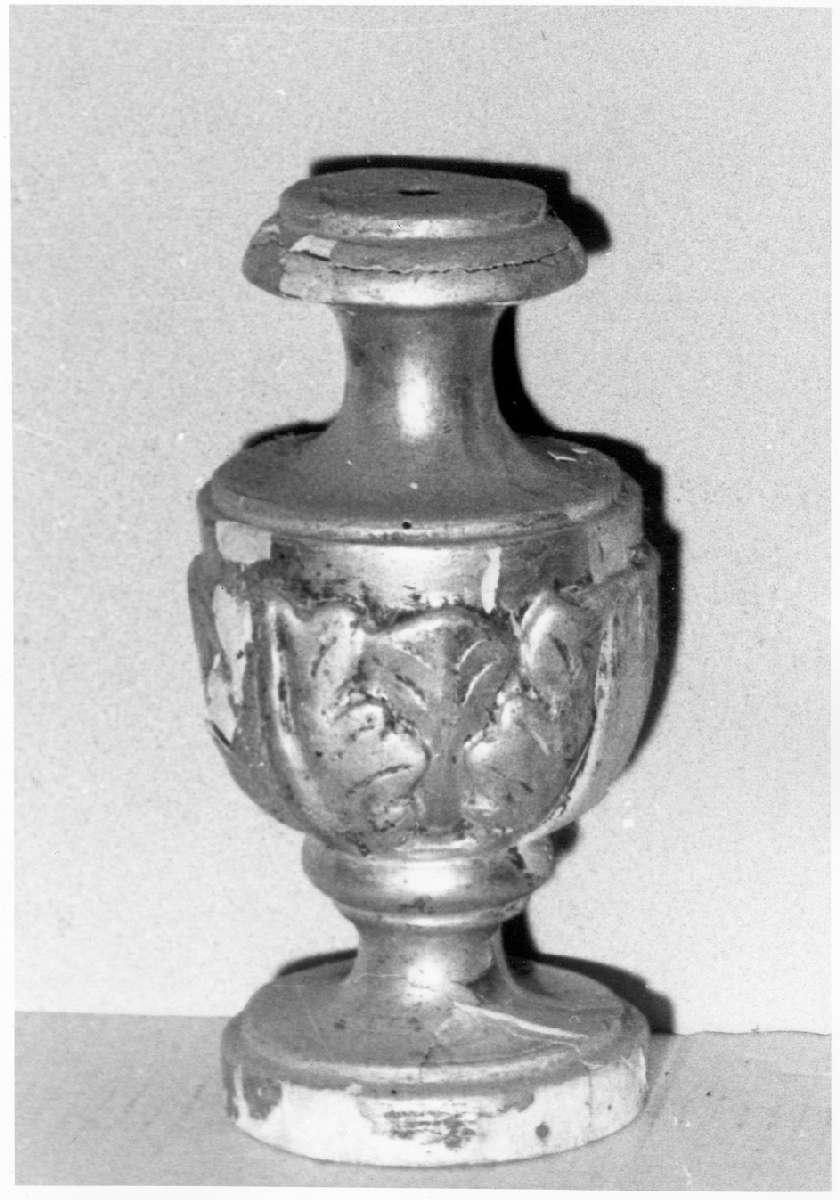 vaso d'altare con composizione floreale, serie - manifattura emiliana (sec. XIX)