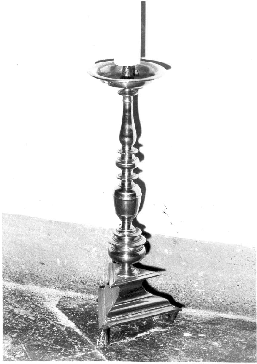 candeliere d'altare - manifattura reggiana (sec. XVII)