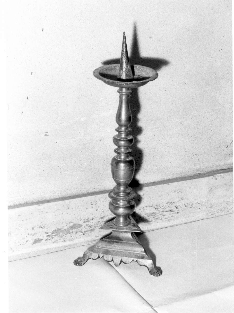 candeliere d'altare, serie - manifattura emiliana (sec. XVII)