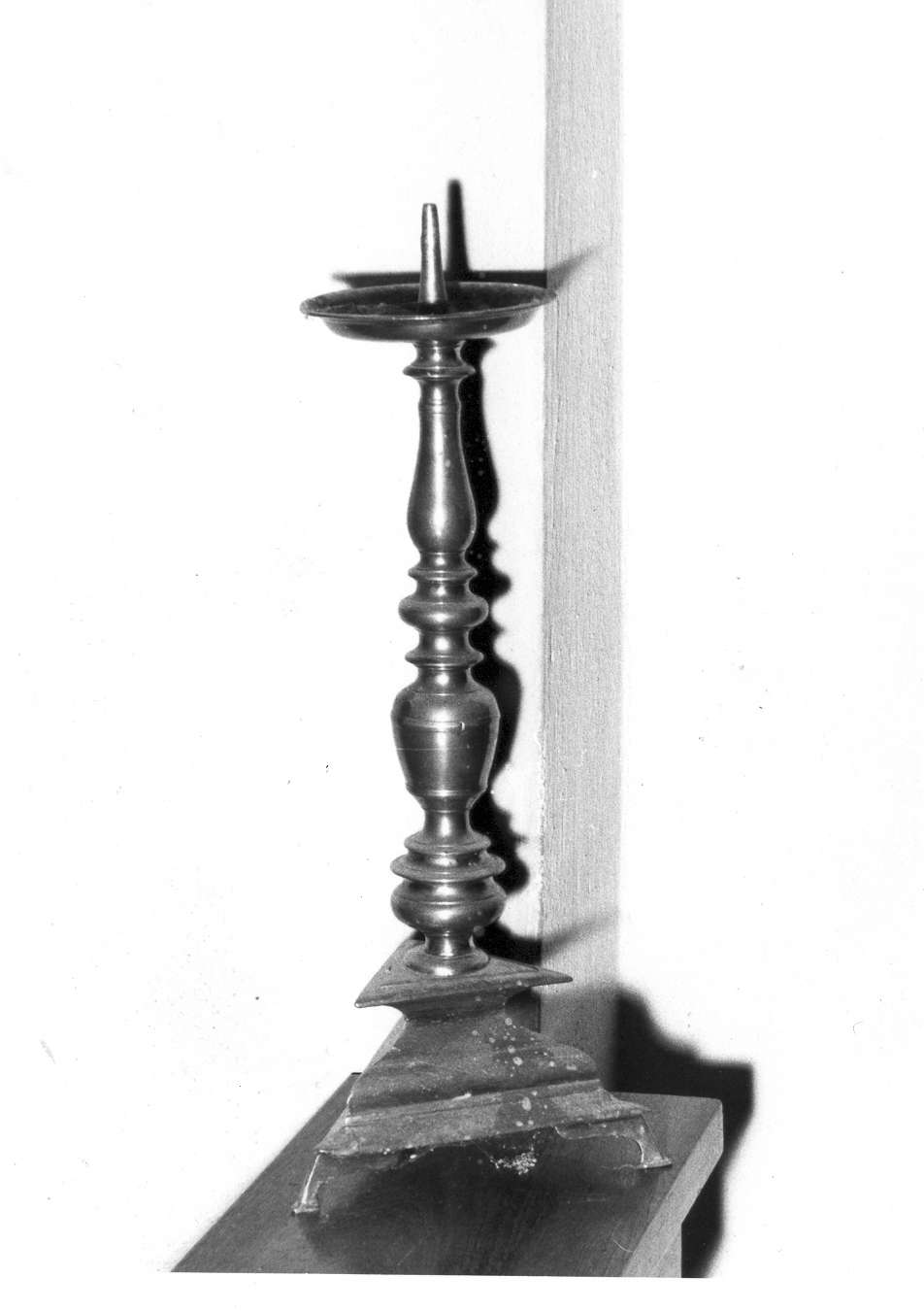 candeliere d'altare, serie - manifattura reggiana (sec. XVIII)