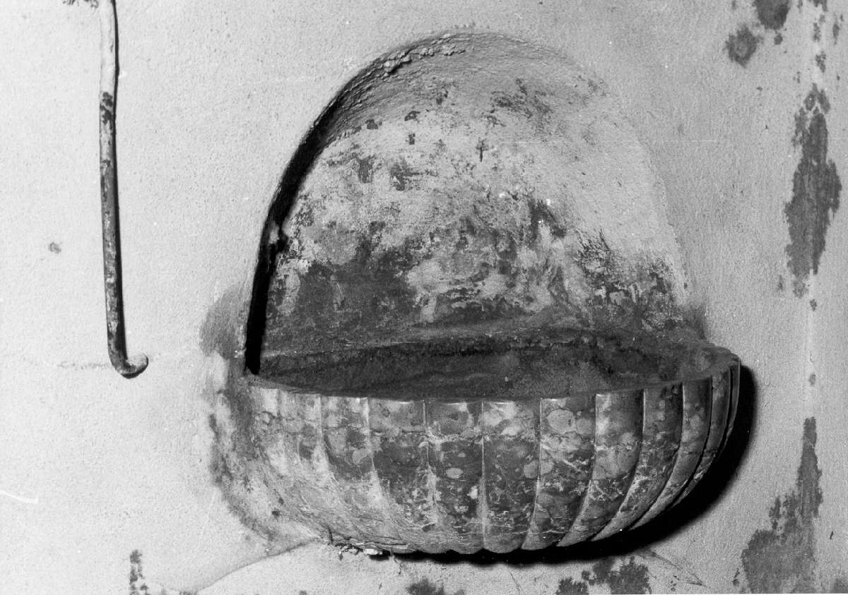 acquasantiera da parete - manifattura modenese (prima metà sec. XVIII)