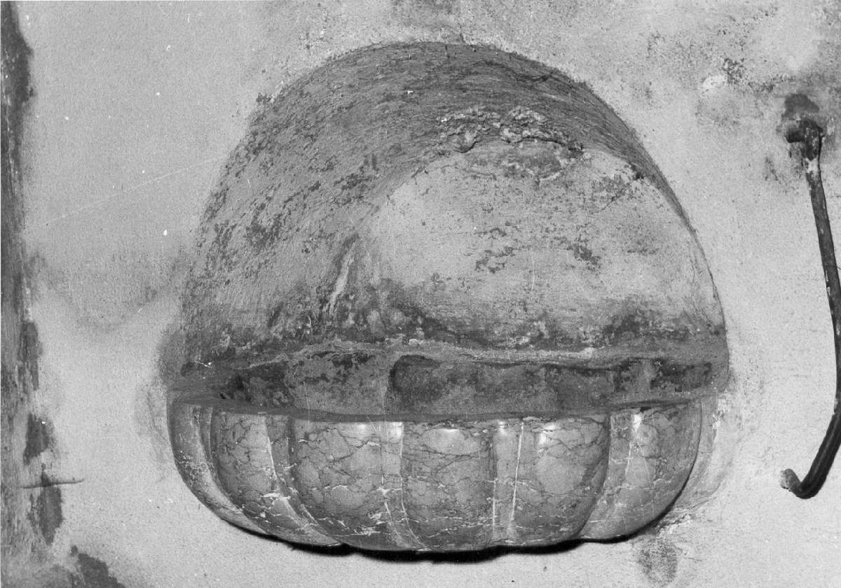 acquasantiera da parete - manifattura modenese (prima metà sec. XVIII)