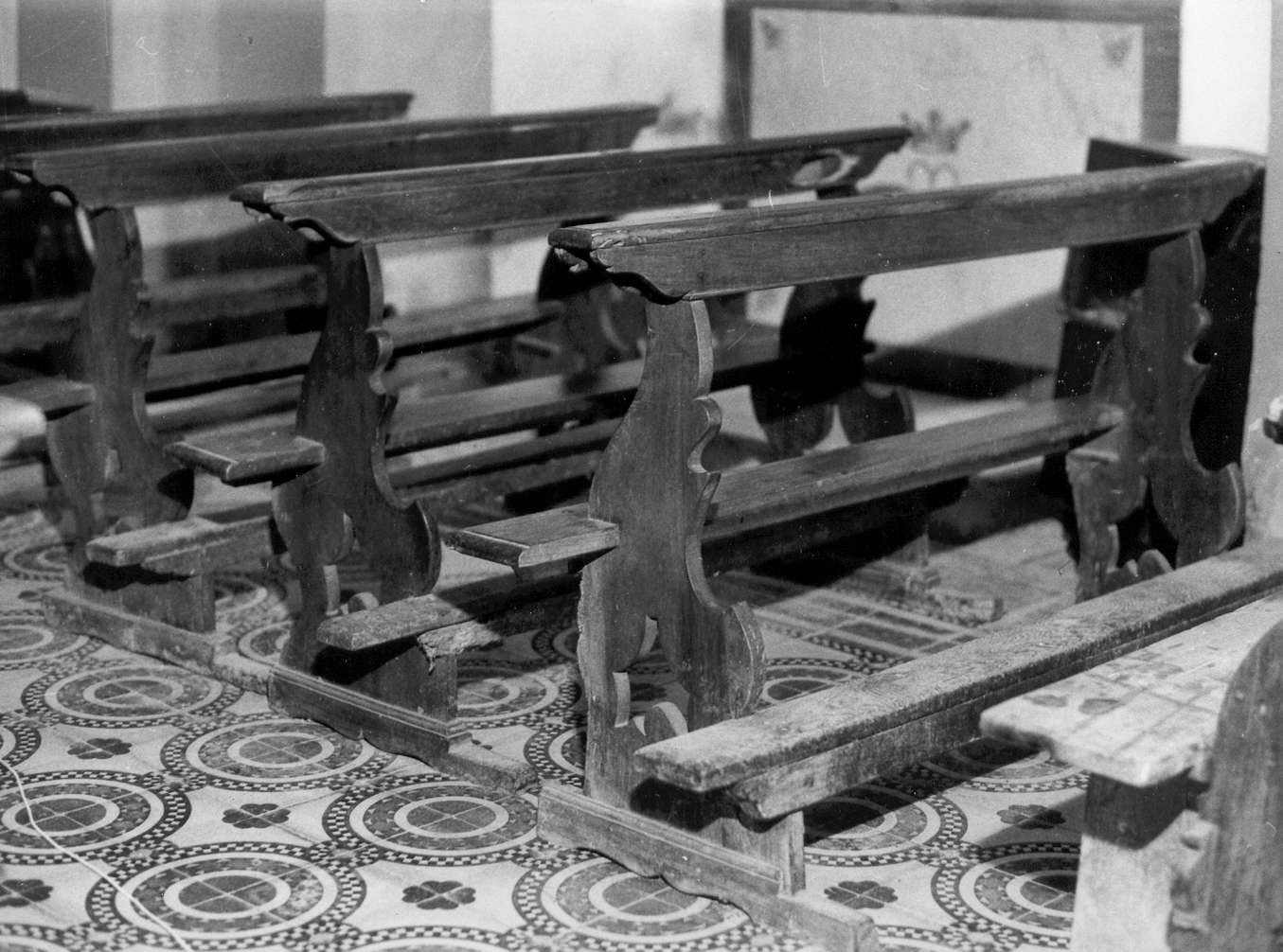 banco da chiesa, serie - manifattura reggiana (fine/inizio secc. XIX/ XX)