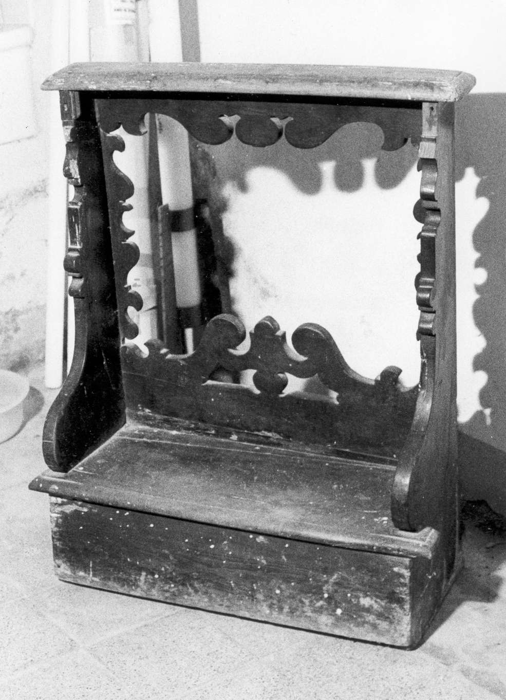 inginocchiatoio - manifattura reggiana (fine/inizio secc. XVII/ XVIII)