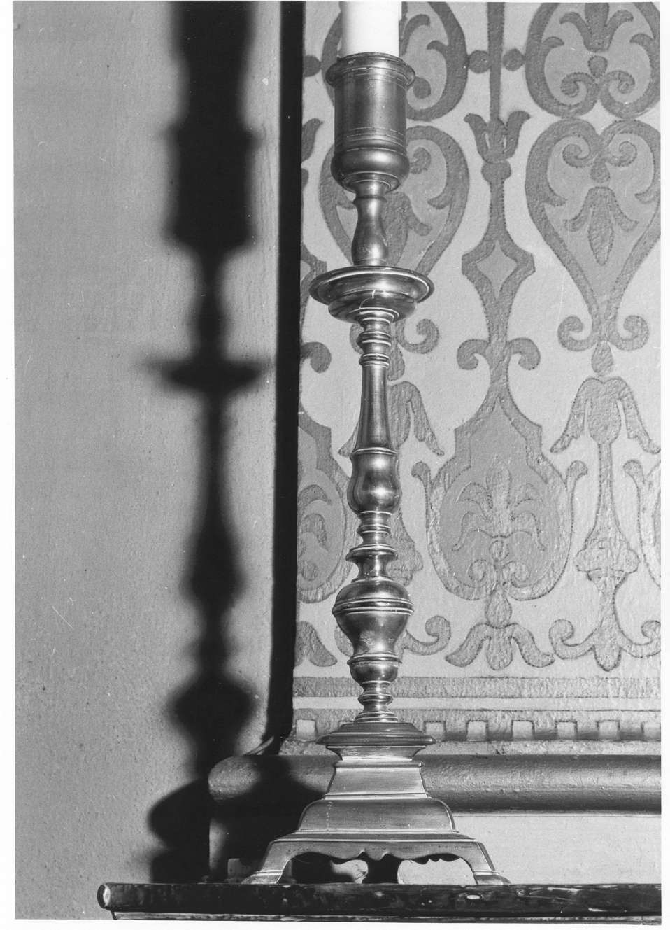 candeliere d'altare, serie - manifattura emiliana (sec. XVIII)