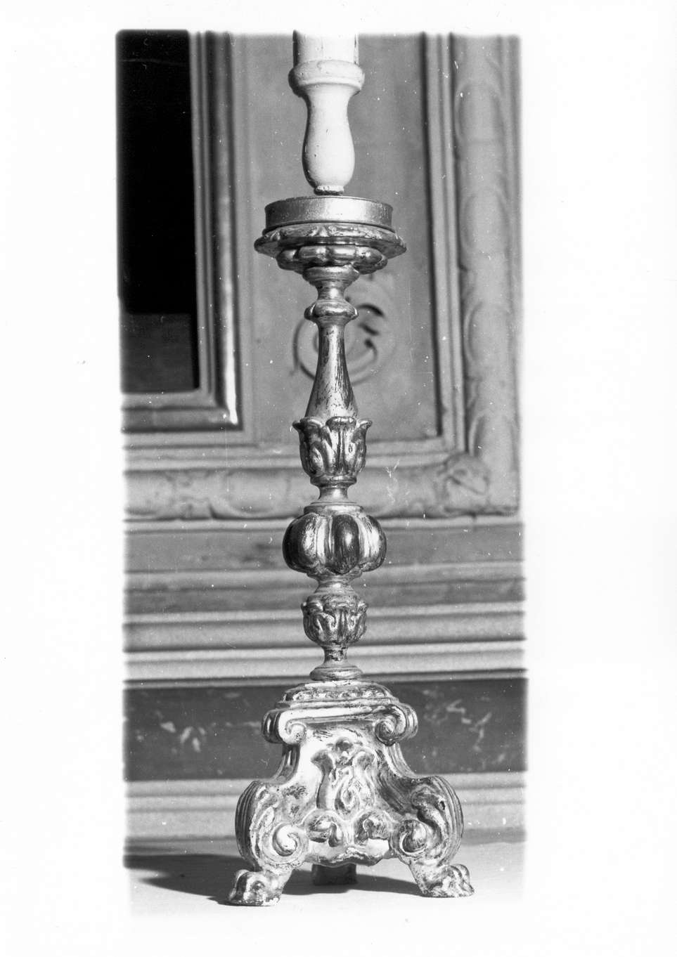 candeliere d'altare, serie - manifattura emiliana (prima metà sec. XVIII)